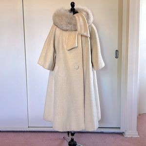 Gorgeous Vintage Lilli Ann Paris cream and fox fur mohair Swing Coat